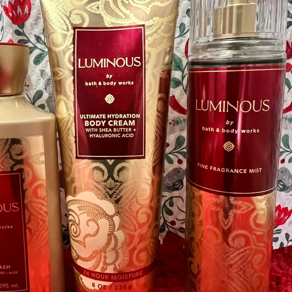 Bath and Body Works Luminous Holiday Signature Collection -3PK - Picture 3 of 5